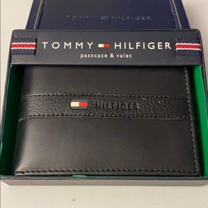 NWT Tommy Hilfiger men’s wallet